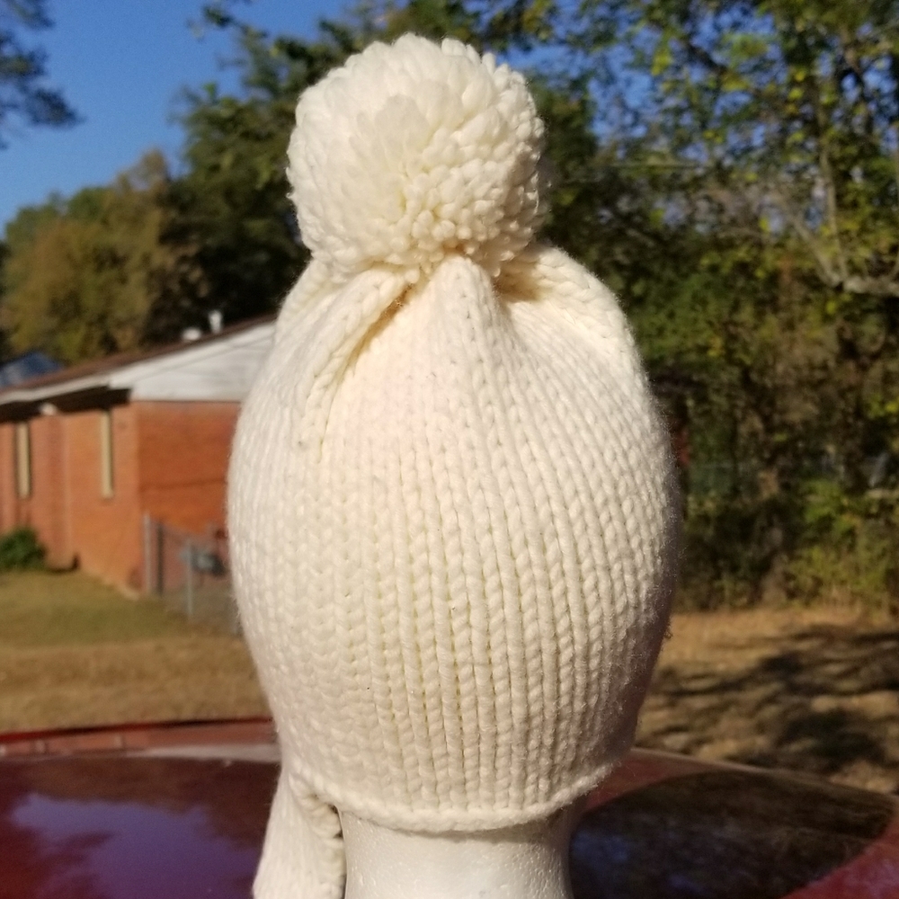 Pom pom hats - Picture 2 of 6